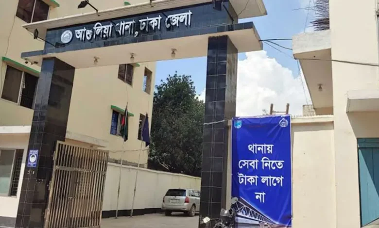 নিহত শিশুর পরিবারের কাছ থেকে ঘুষ নিয়ে এসআই ক্লোজড