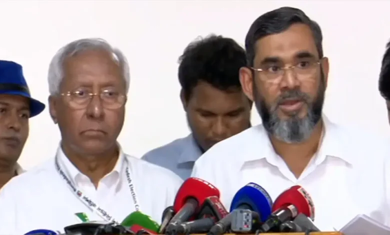 আদালত ঘোষিত পলাতক ব্যক্তি প্রার্থী হতে পারবেন না: ইসি সানাউল্লাহ