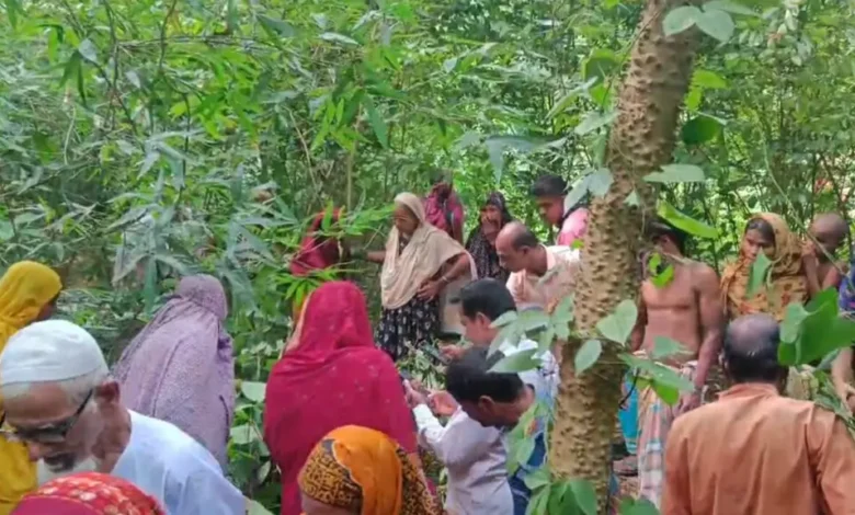 গাইবান্ধায় ঝোপঝাড়ে মিললো বৃদ্ধার মরদেহ, তিন ছেলে-স্ত্রীসহ আটক ৫