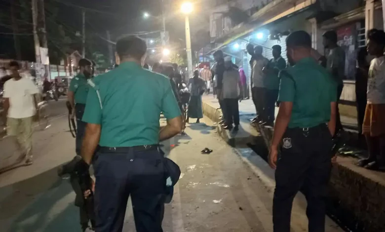 খুলনা রেজিস্ট্রি অফিসের সামনে যুবককে গুলি, আহত অবস্থায় হাসপাতালে