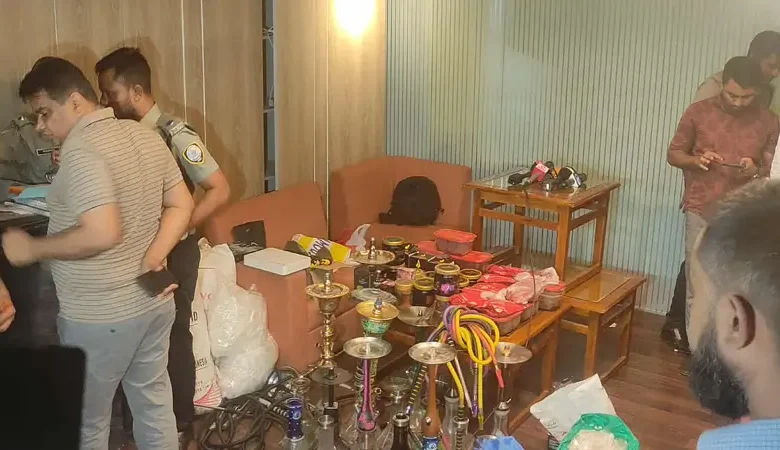 বনানীতে সিসা বারে অভিযান, বিপুল পরিমাণ সিসা ও হুক্কা জব্দ