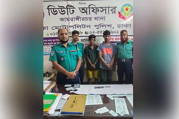 যাত্রীবেশে রিকশায় উঠে চালককে কুপিয়ে হত্যা করে দুই ছিনতাইকারী