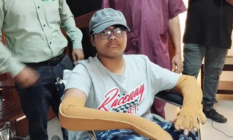 মাইলস্টোন ট্র্যাজেডি: ৯৯ দিন পর হাসপাতাল ছাড়ল দগ্ধ শিক্ষার্থী নাভিদ
