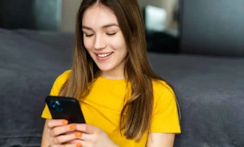 আজ প্রাক্তনকে মেসেজ দেওয়ার দিন: 'টেক্সট ইয়োর এক্স ডে' উদযাপন