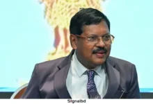 ভারতের প্রধান বিচারপতি গাভাইকে লক্ষ্য করে আইনজীবীর জুতা নিক্ষেপ