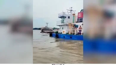 চট্টগ্রাম বন্দরে ১২০০ টন কাঁচামাল নিয়ে 'এমভি জায়ান' জাহাজ ডুবে যায়।