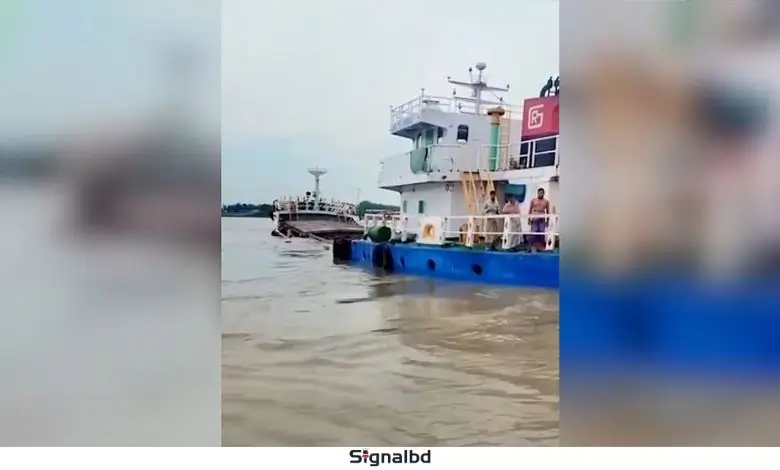 চট্টগ্রাম বন্দরে ১২০০ টন কাঁচামাল নিয়ে 'এমভি জায়ান' জাহাজ ডুবে যায়।