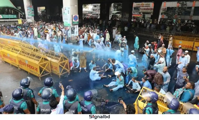 ইবতেদায়ী শিক্ষকদের মিছিলে পুলিশের হামলা, আহত ৪৩