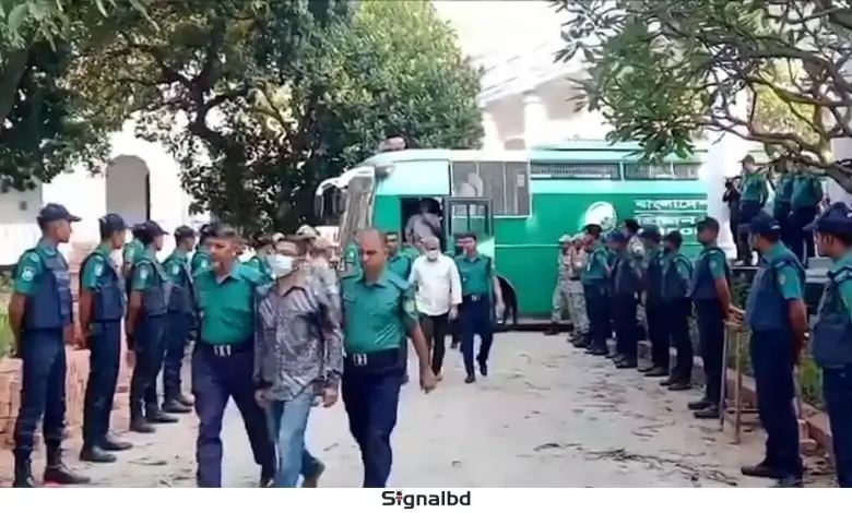 ট্রাইব্যুনালের নির্দেশে ১৫ সেনা কর্মকর্তার কারাদণ্ড