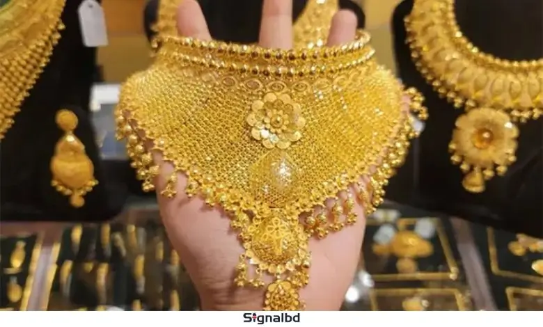সোনার দাম রেকর্ড: ভরিতে ২ লাখ টাকার বেশি।