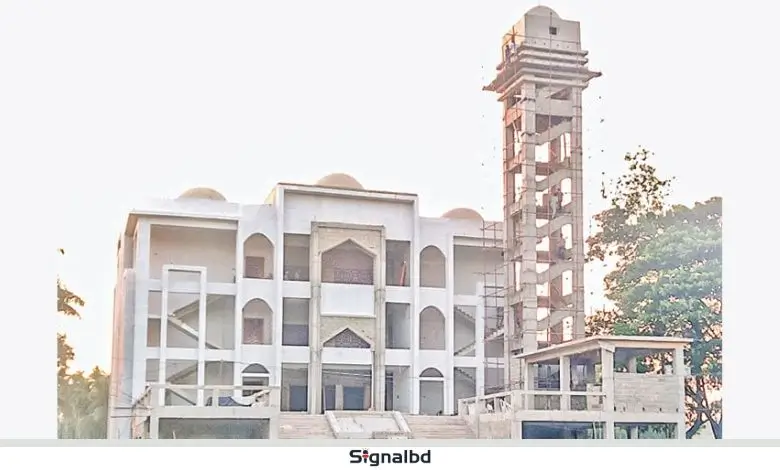 মডেল মসজিদে দুর্নীতি ও অনিয়ম: সরকারের মহাপরিকল্পনা প্রশ্নের মুখে