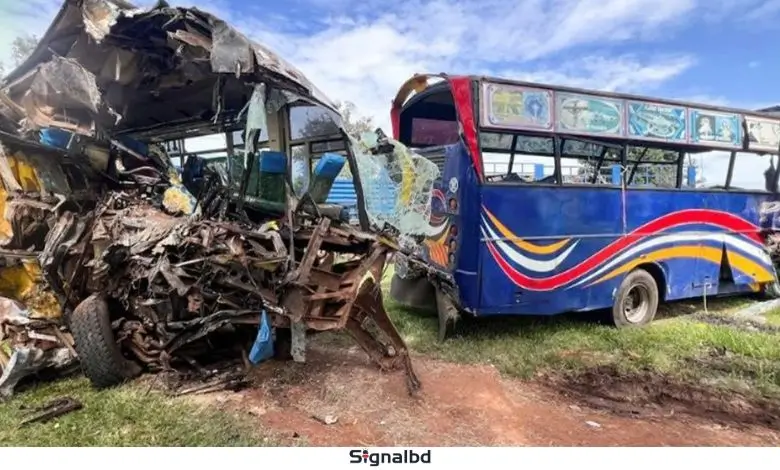উগান্ডায় সড়ক দুর্ঘটনায় দুটি বাসের মুখোমুখি সংঘর্ষে নিহত ৬৩
