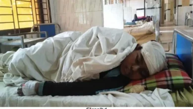 আখাউড়ায় চলন্ত ট্রেন থেকে ছিটকে কিশোর আহত