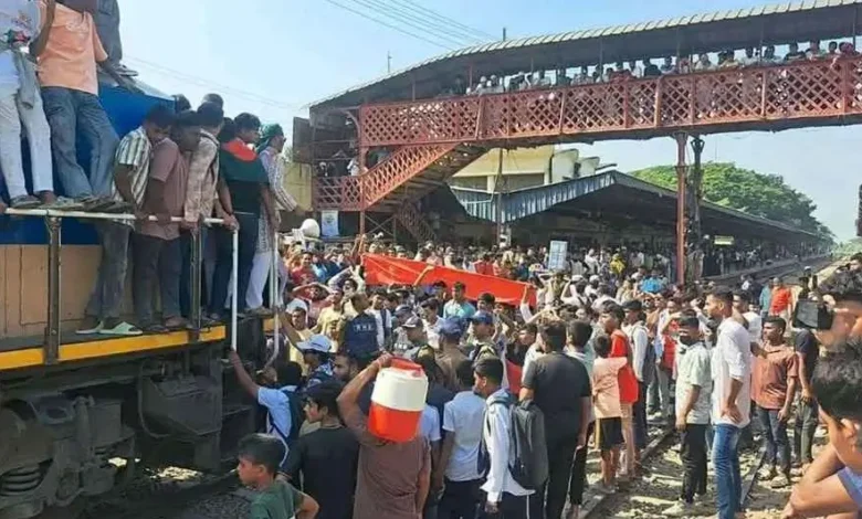ভৈরবে ট্রেনে পাথর নিক্ষেপ, গ্রেপ্তার ৩