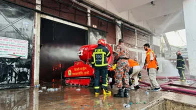 কার্গো ভিলেজের আগুন সাড়ে ৩ ঘণ্টায়ও নিয়ন্ত্রণে আসেনি, কাজ করছে ৩৭ ইউনিট