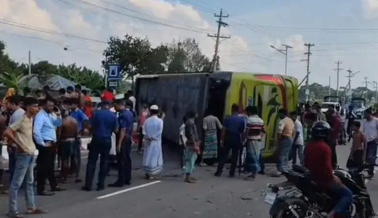 গোপালগঞ্জে যাত্রীবাহী বাসচাপায় বৃদ্ধ নিহত, আহত ৫