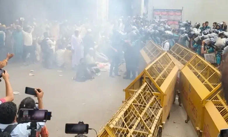 পুলিশের সঙ্গে সংঘর্ষের পরও দাবি আদায়ে অনড় ইবতেদায়ী মাদরাসার শিক্ষকরা