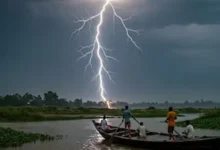 নদী পারের জন্য ঘাটে অপেক্ষা, বজ্রপাতে ৩ জনের প্রাণহানি
