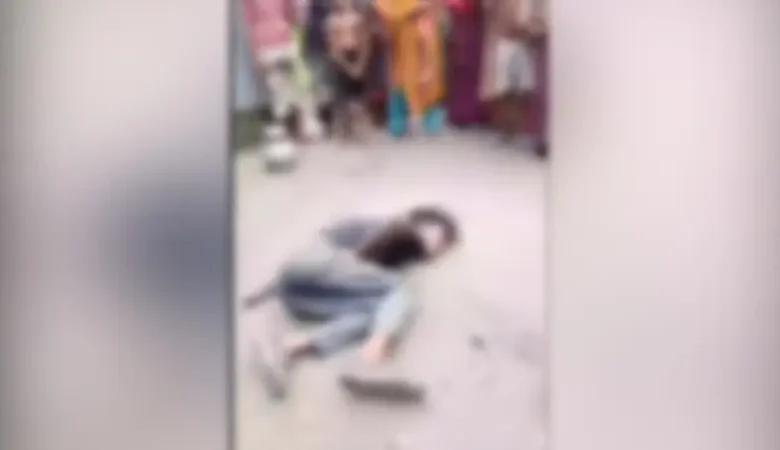 প্রেমিকার বাড়িতে গ্যাস ট্যাবলেট খেয়ে ছটফট করছিলেন যুবক, ভিডিও করছিলেন অন্যরা