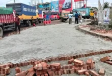 উপদেষ্টাকে দেখাতে তড়িঘড়ি করে চলছে সড়ক মেরামত