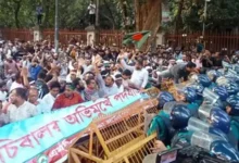 সারারাত হাইকোর্টের সামনে অবস্থান করবেন শিক্ষকরা, বুধবার শাহবাগ অবরোধ