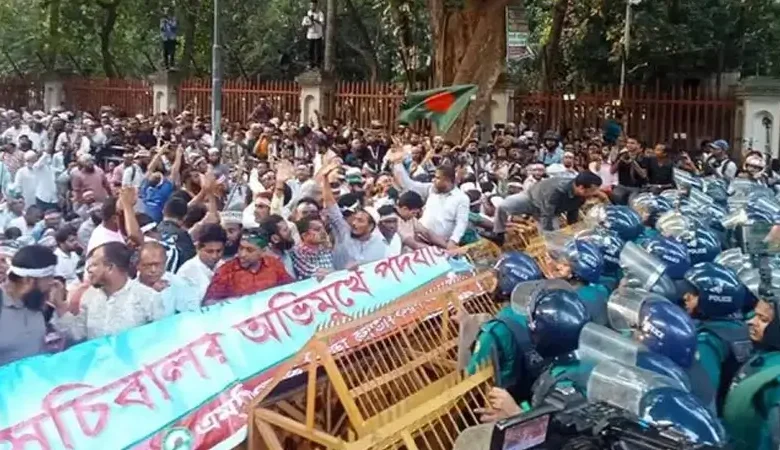 সারারাত হাইকোর্টের সামনে অবস্থান করবেন শিক্ষকরা, বুধবার শাহবাগ অবরোধ