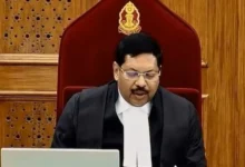 শুনানি চলাকালে ভারতে প্রধান বিচারপতিকে আইনজীবীর জুতা নিক্ষেপ