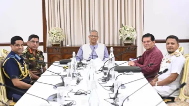 যমুনায় প্রধান উপদেষ্টার সঙ্গে তিন বাহিনীর প্রধানের বৈঠক