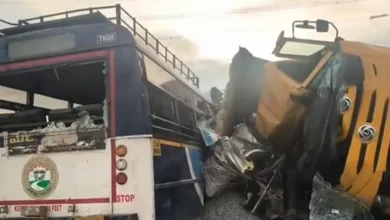 বাসের সঙ্গে সংঘর্ষে যাত্রীদের ওপর পড়ল ট্রাকের পাথর, ২৪ জনের মর্মান্তিক মৃত্যু