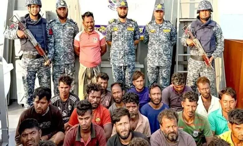 বঙ্গোপসাগরে ট্রলারসহ ২৪ জেলে উদ্ধার