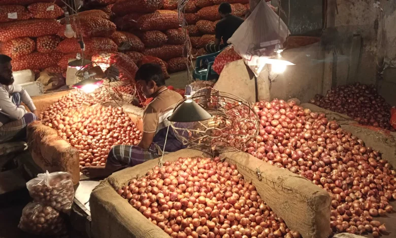 পেঁয়াজের বাজারে অস্থিরতা, হঠাৎ কেন দাম বাড়ছে?