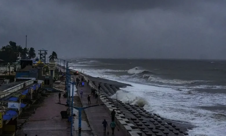 বুধবারই বঙ্গোপসাগরে তৈরি হতে পারে ঘূর্ণিঝড় ‘সেনিয়ার’, নামেই আছে তাণ্ডব!
