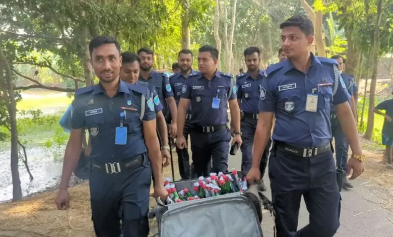 ভাঙ্গা মহাসড়কের পাশ থেকে পেট্রলবোমা ভর্তি লাগেজ উদ্ধার