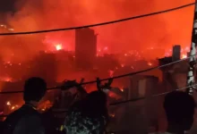 কড়াইল বস্তিতে ভয়াবহ অগ্নিকাণ্ড: ৪ ঘণ্টায়ও নিয়ন্ত্রণে আসেনি আগুন
