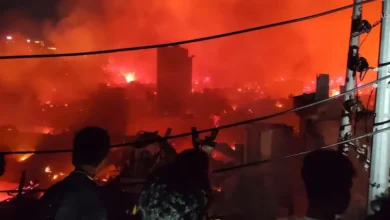 কড়াইল বস্তিতে ভয়াবহ অগ্নিকাণ্ড: ৪ ঘণ্টায়ও নিয়ন্ত্রণে আসেনি আগুন