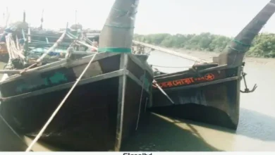বাংলাদেশি ২৬ মাঝিসহ ফিশিং ট্রলার ধরে নিয়ে গেছে ভারতীয় কোস্টগার্ড