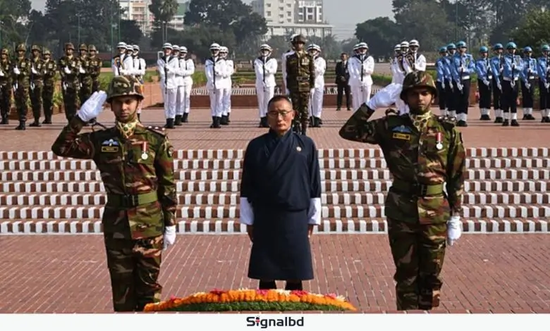 সাভারে জাতীয় স্মৃতিসৌধে শ্রদ্ধা নিবেদন করলেন ভুটানের প্রধানমন্ত্রী