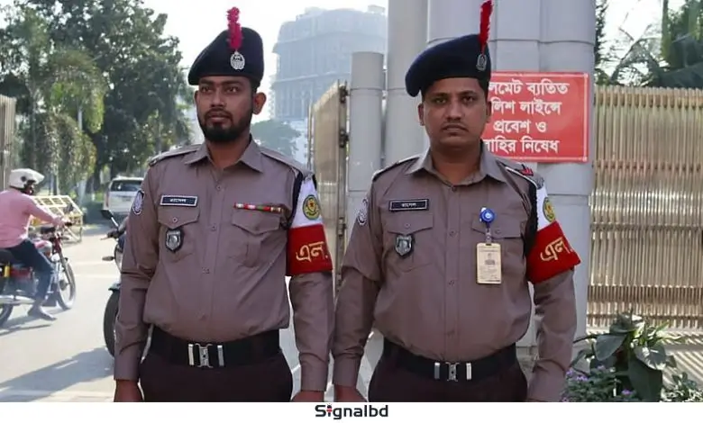 নতুন পোশাকে নেমেছে বাংলাদেশ পুলিশ