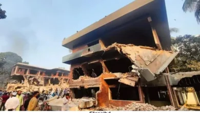 ধানমন্ডি ৩২ নম্বর ইতিহাসের প্রতীক থেকে উন্মুক্ত খেলার মাঠের পথে