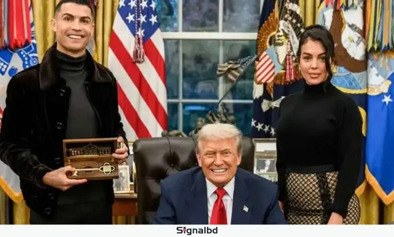 ট্রাম্পের হাত থেকে হোয়াইট হাউসের সোনার চাবি পেলেন রোনালদো