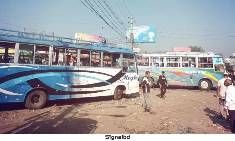 বরিশালে বাস বন্ধ: শিক্ষার্থী–শ্রমিক সংঘর্ষ
