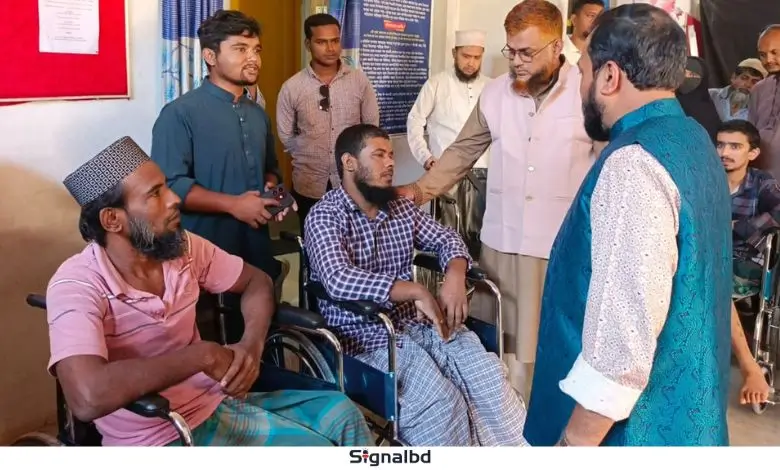 লক্ষ্মীপুরে প্রতিবন্ধীদের মাঝে হুইলচেয়ার বিতরণ, স্বস্তি পেল ৩০ পরিবার