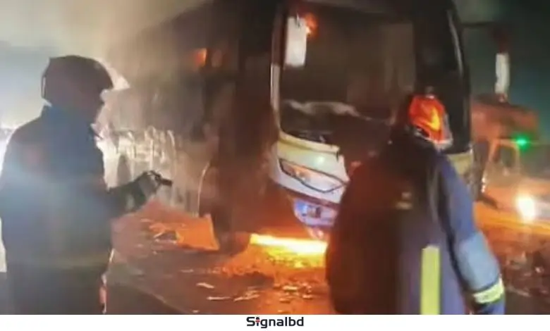টাঙ্গাইলে গভীর রাতে চলন্ত বাসে আগুন