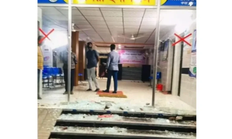 টাঙ্গাইলে বিএনপির দুই গ্রুপের সংঘর্ষ: হাসপাতাল-দোকানপাট ভাঙচুর ও অগ্নিসংযোগ