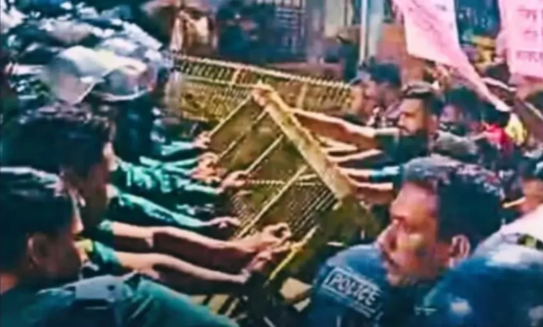 উত্তাল শাহবাগ , মুখোমুখি পুলিশ ও আন্দোলনকারী
