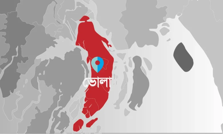 মেঘনা নদী থেকে অবৈধভাবে বালু উত্তোলনে বাধা, সন্ত্রাসীদের গুলিতে আহত ৩