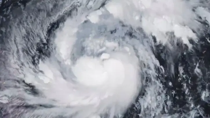 ১৮৫ কি.মি. গতিতে আঘাত হানবে ‘সুপার টাইফুন’ ফাং ওয়াং