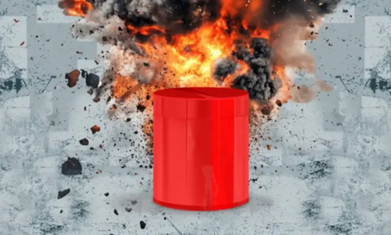 পল্লবী থানার সামনে তিনটি ককটেল বিস্ফোরণ