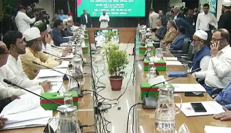 সংলাপ থেকে ইসলামী ঐক্যজোটের একাংশকে বের করে দিলো ইসি