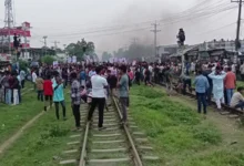 বিএনপির মনোনয়ন না পেয়ে ঢাকা-চট্টগ্রাম রেলপথ অবরোধ, বিক্ষোভ
